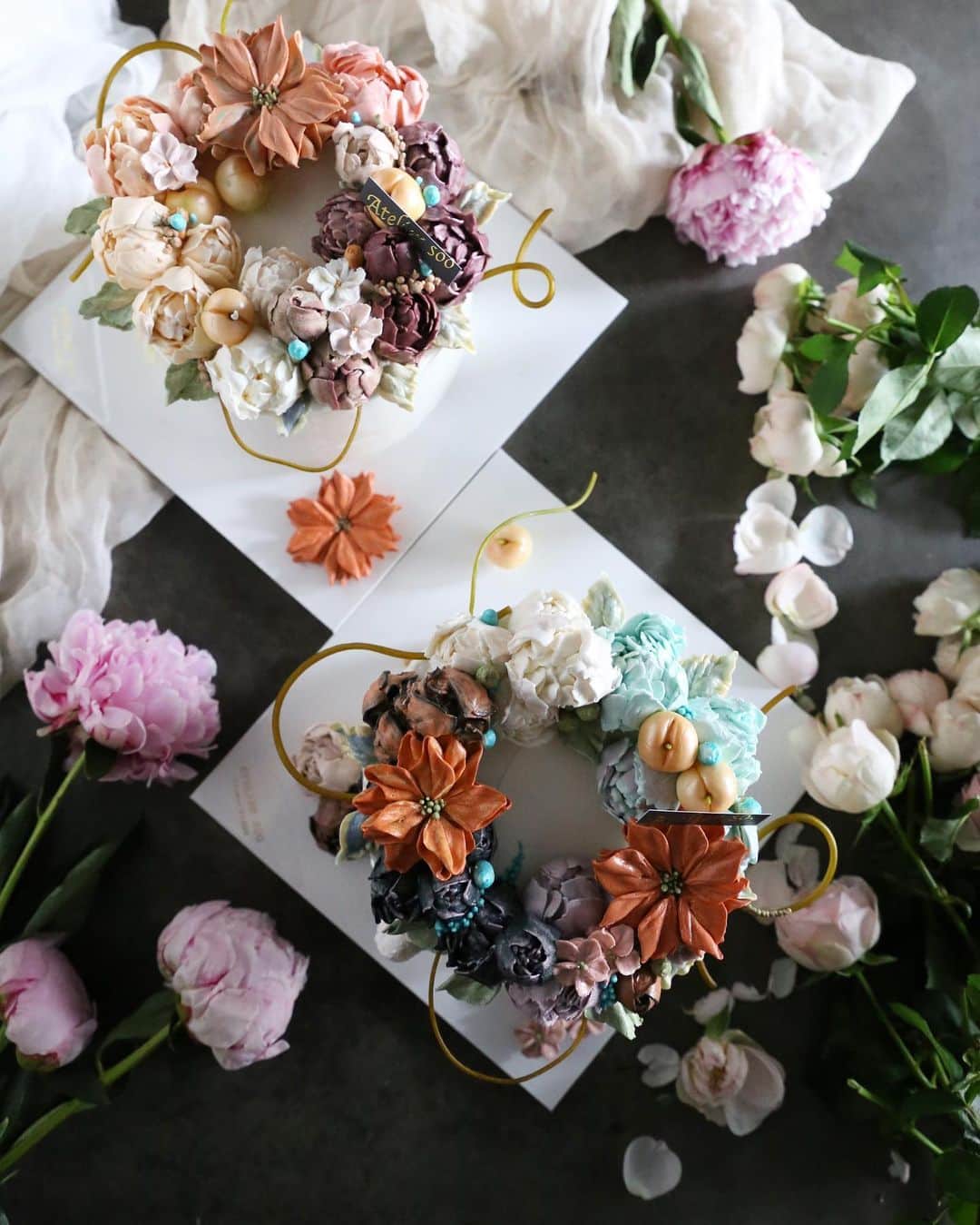 청담 수케이크 (atelier soo)さんのインスタグラム写真 - (청담 수케이크 (atelier soo)Instagram)「ㅡ 그림같은컬러들과행복시간 Sooclass Basic 4⚜️ ㅡ #flower #cake #flowercake #partycake #birthday #bouquet #buttercream #baking #wilton #weddingcake ㅡ www.soocake.com vkscl_energy@naver.com」7月9日 22時28分 - soocake_ully