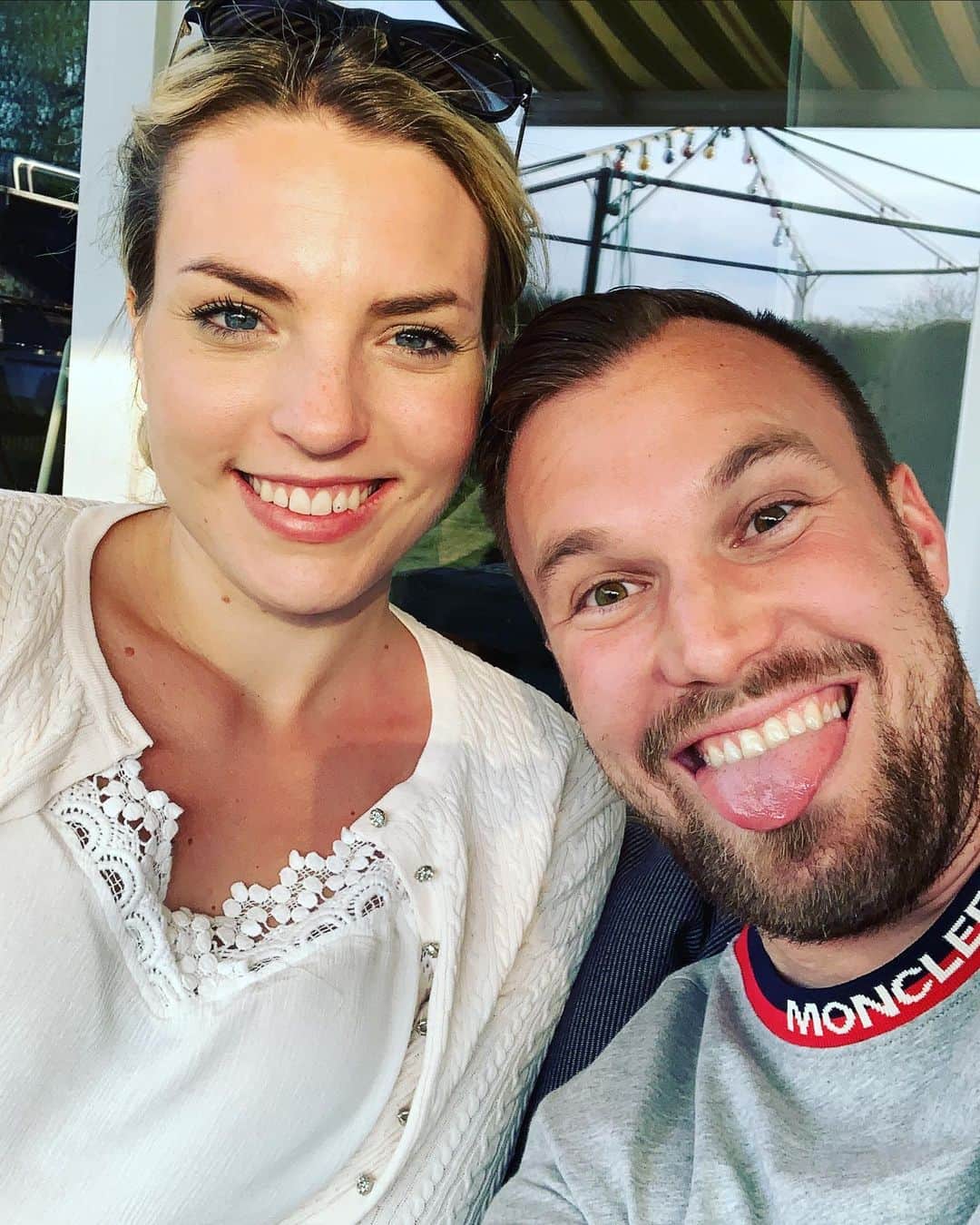 ケヴィン・グロスクロイツのインスタグラム：「Oh Caro ❤️😘😂 @carolin_grosskreutz  #fürimmerdeutschermeister #lassdieleutereden #ehrlichkeit #fische #isso」