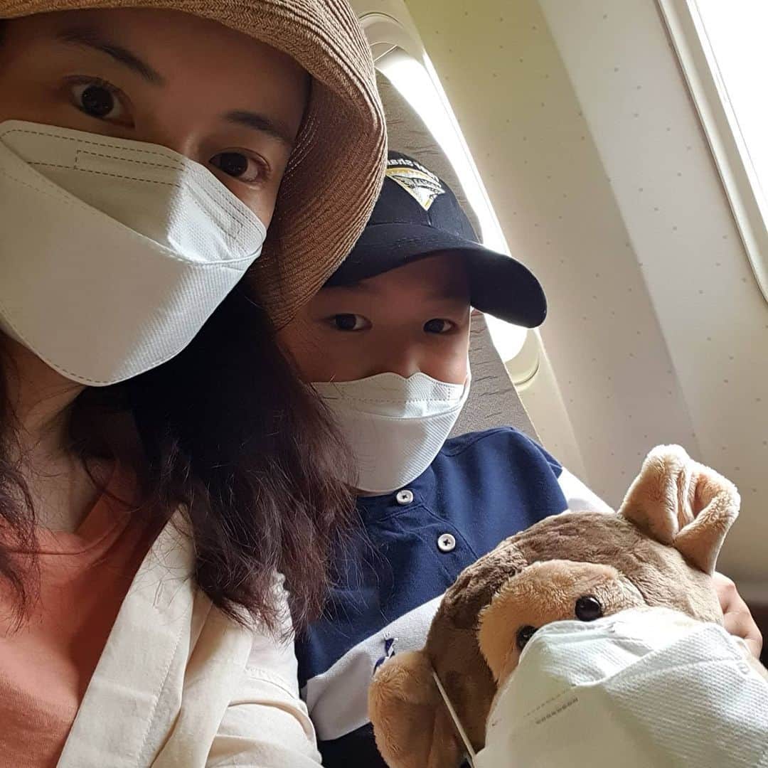 チョン・ダへのインスタグラム：「힘들게 제주도에 왔건만..... 정리를 하다 하다.... 야식을 먹으려는데......😱 이런.... 배고파......😭 허기져😢 ᆞ 집 정리하는데로 랜선 집들이 함 할께요~^^ 과연..... 언제쯤......?🤔」