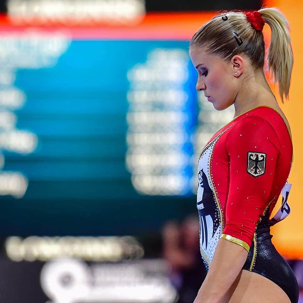 エリザベト・ザイツのインスタグラム：「World Championships 2019 Stuttgart 😊🤭  #me #nationalteam #gymnastics #germany #eliseitz #roadtotokyo2021 #olympicgames #memories   Wer von euch war bei der Heim-WM dabei?  📸 @bildermacher_sport」