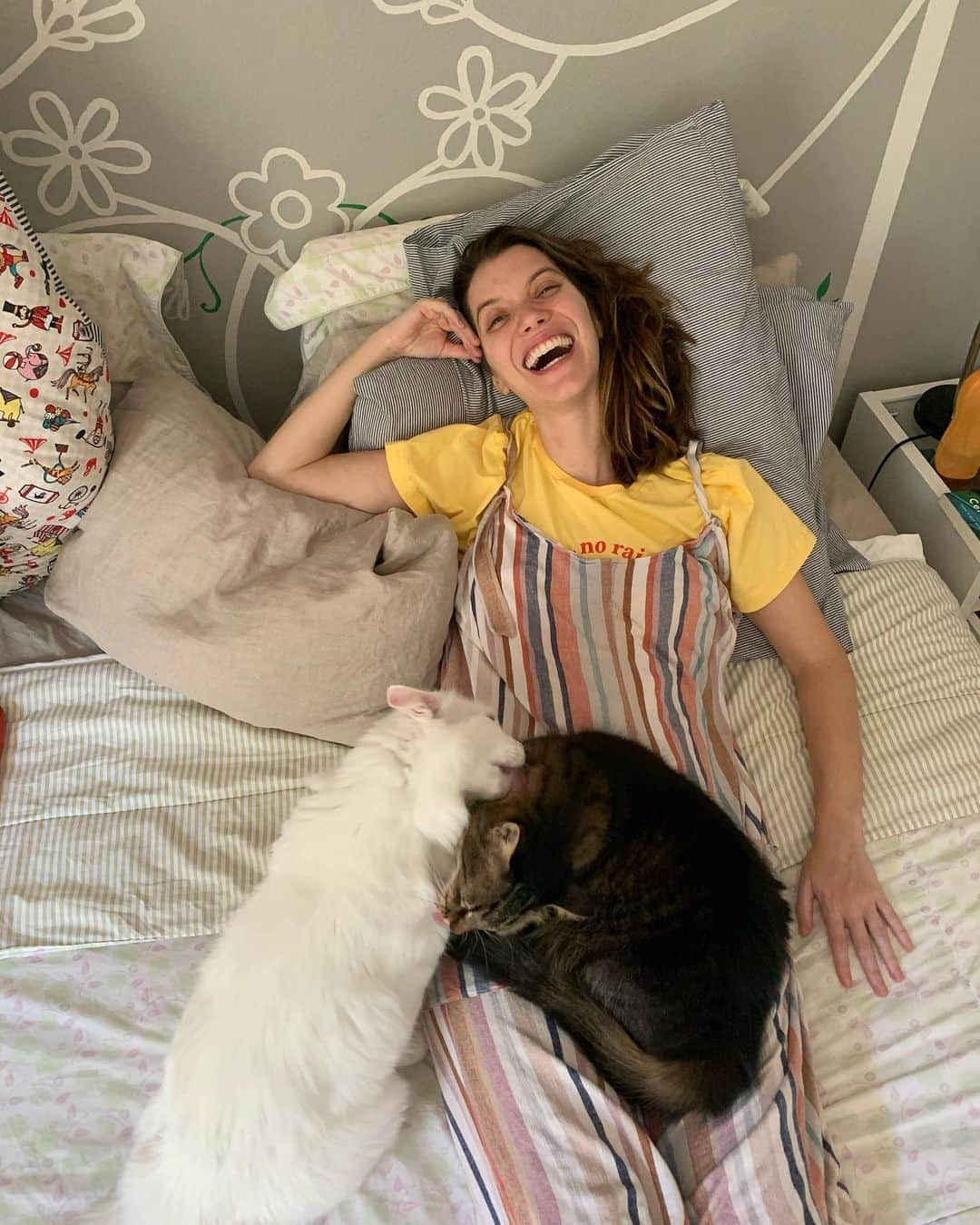 ナタリア・ディルさんのインスタグラム写真 - (ナタリア・ディルInstagram)「Muito amor na cama! 💖💖💖💖💖」7月9日 23時04分 - nathaliadill