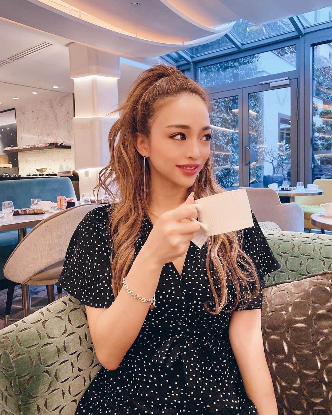 のインスタグラム：「Afternoon tea✨ 最近珍しくケーキブームなMIRROR9😍 みんなの推しケーキは？？🍰 #dress #MIRROR9」
