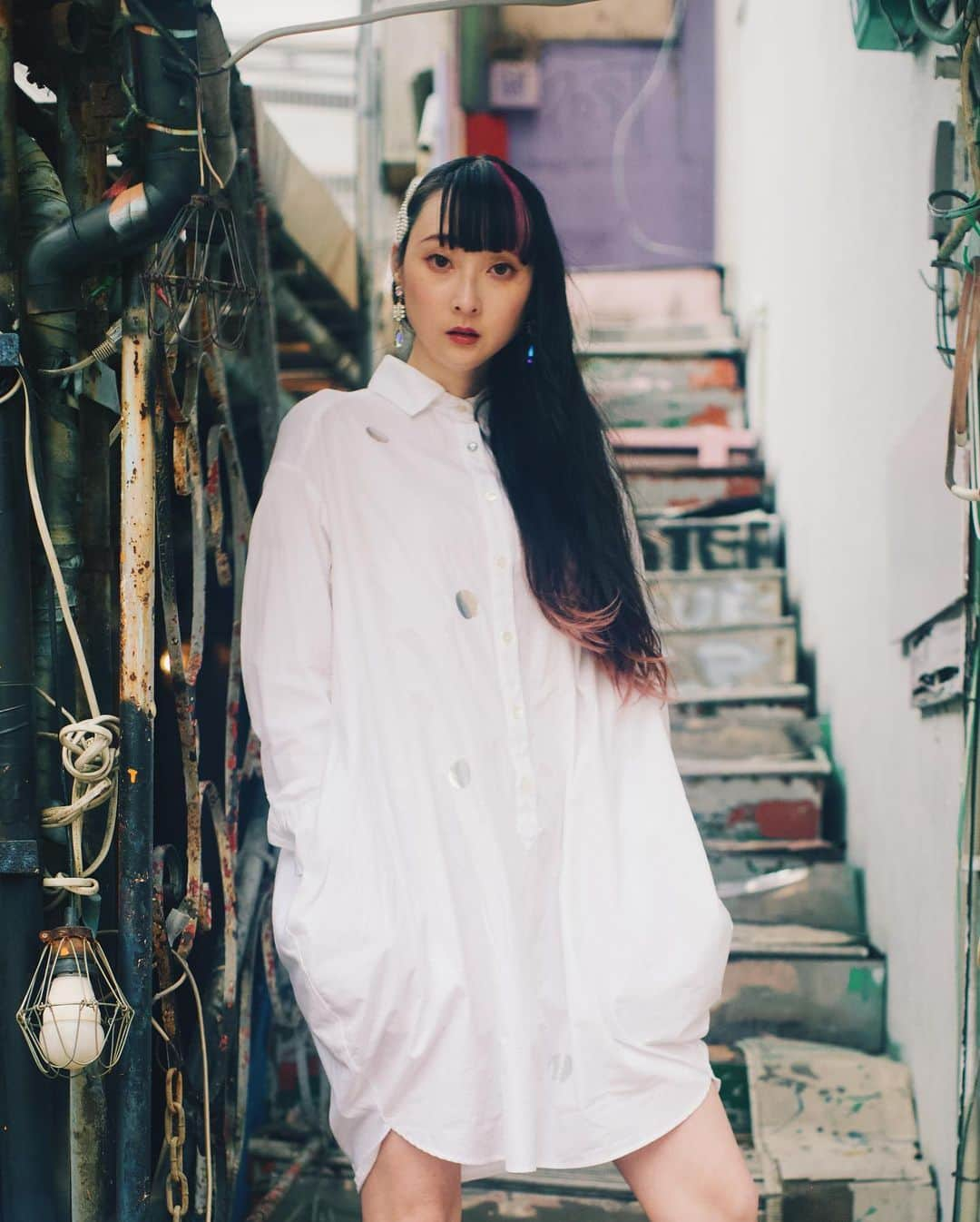 RinRinさんのインスタグラム写真 - (RinRinInstagram)「All white coordinate 🤍 白コーデ Full video at youtube.com/rinrindoll . . Photography @alextthomas  Videography @haisai.insta  MUA: @feebz_  Special thanks: @nahotass  . . Onepiece: #tsumorichisato Shoes: #ugg #uggjapan  . . 👉🏻 #rinrinootd  . . #rinrindoll #summerootd #ss20 #springsummer #springootd #japan #koenji #tokyo #tokyofashion #japanesefashion #ootd #春夏 #春夏コーデ #春コーデ #夏コーデ #白コーデ #高円寺 #東京 #コーデ」7月9日 23時31分 - rinrindoll