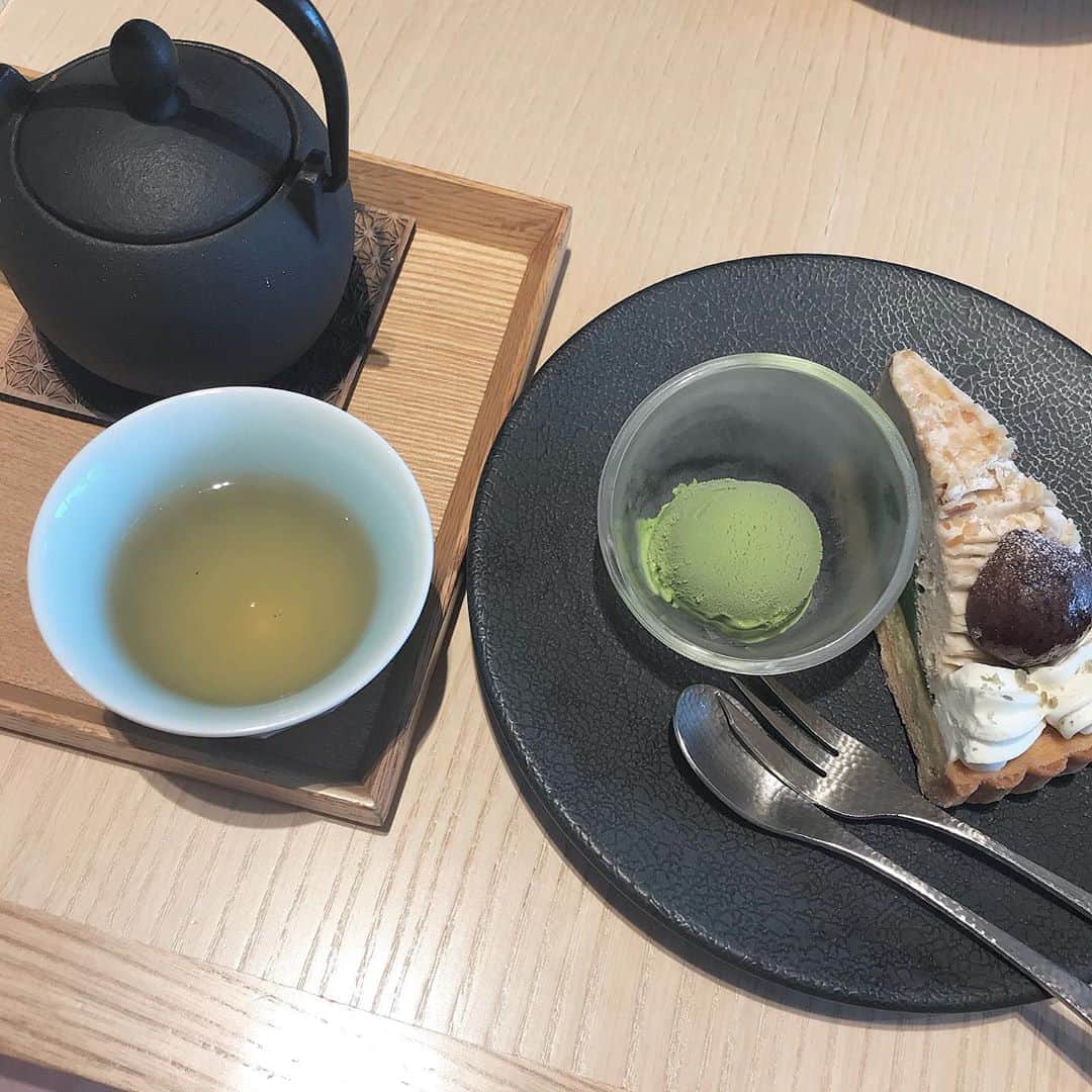 中島愛蘭さんのインスタグラム写真 - (中島愛蘭Instagram)「友達とお茶したときに #渋谷スクランブルスクエア の #茶寮 に行ってきました🍵 茶寮季節の和ケーキとほうじ茶の紅かおり🌰 美味しすぎてゆっくり時間をかけて食べました😂❤︎ ㅤㅤㅤㅤㅤㅤㅤㅤㅤㅤㅤㅤㅤ スクランブルスクエアの茶寮は 景色がすごく良くて開放感のある店内で15時頃は並んでるくらい人気だったよ👏🏻👏🏻」7月9日 23時31分 - aira_nakajima
