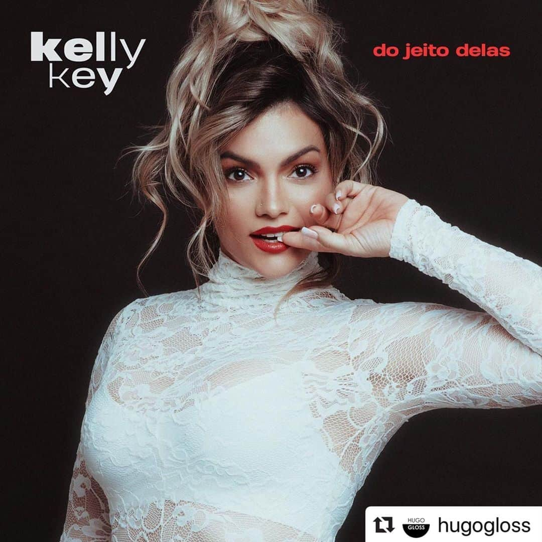 ケリー・キーさんのインスタグラム写真 - (ケリー・キーInstagram)「CAPA DO MEU NOVO ÁLBUM! PRE SAVE NOS STORIES  Obrigada @hugogloss! Gente, eu estava muito ansiosa para compartilhar com vocês a capa do meu novo álbum, que vai sair tanto no digital como no físico. Então, você que tem toda a minha coleção tem mais esse para adicionar! Esse trabalho foi construído junto com o @rodolfomagalhaes, que tem dado toda a sua energia para esse projeto, ontem estivemos juntos novamente.  Foto: @rodolfomagalhaes Produção: @amandahayar Direção de arte: @lizzby Make: @_andremattos Fashion stylist: @victorfdmiranda  #repost @hugogloss Agora é #DoJeitoDelas! Kelly Key estreia nesta sexta (10), o sétimo álbum de sua carreira e eis aqui a capa! No disco, Kelly se junta a outras mulheres e revisita sucessos como “Baba”, “Anjo” e “Adoleta”! AMAVAAAA! Os hits ganham novas versões em parcerias com Luísa Sonza, Preta Gil, Pocah, Gabi Martins e mais cantoras. O álbum também tem música inédita, viu?! A nova aposta de Kelly se chama “Montanha Russa”, com composição dos mestres Pablo Bispo, Ruxell e Sérgio Santos, responsáveis por canções de Iza como “Brisa”, “Pesadão” e “Meu Talismã”. Vem aqui que agora ela tá mandando! (Foto: @rodolfomagalhaes)  #dojeitodelas #kellykey」7月9日 23時24分 - oficialkellykey