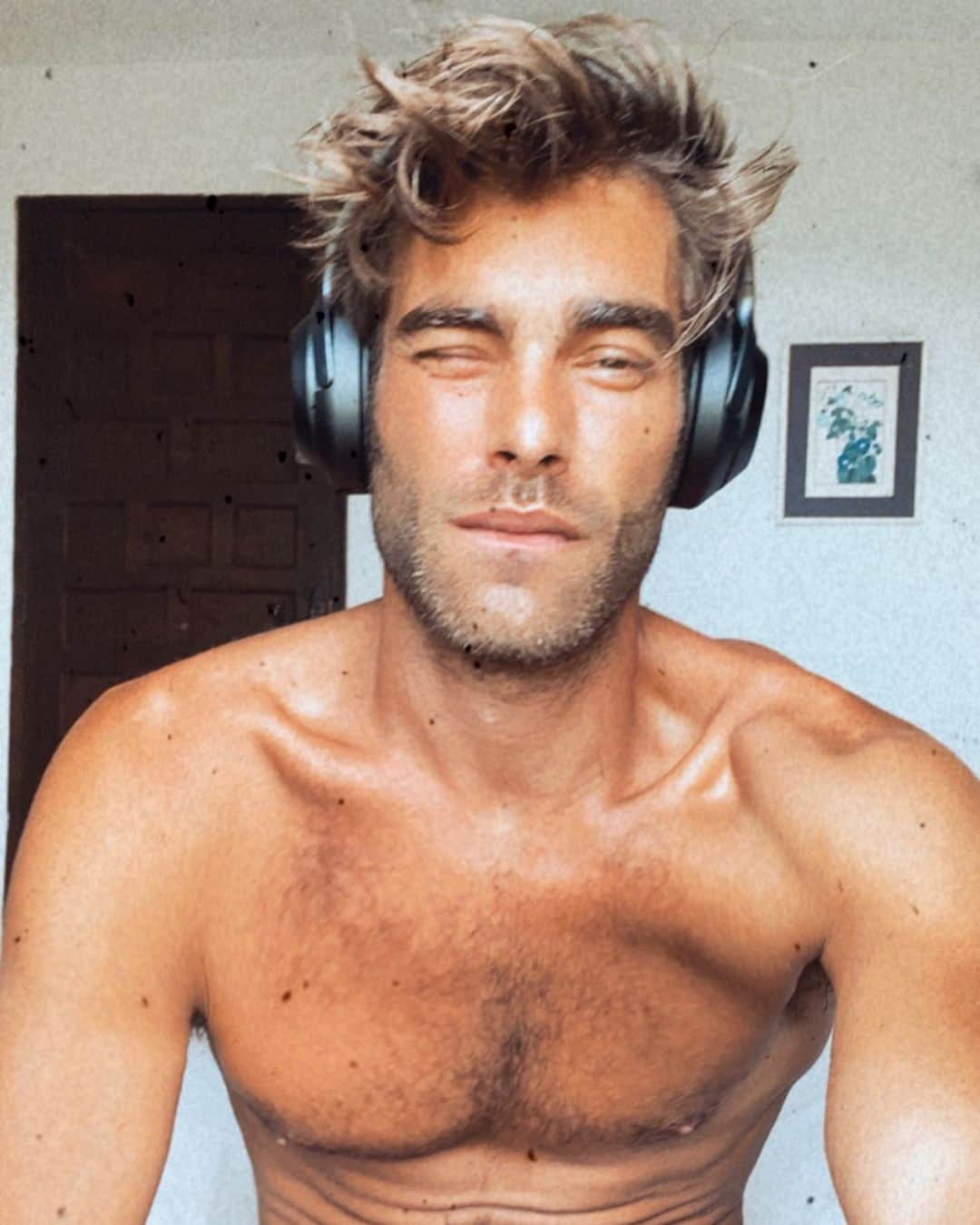 ジョン・コルタジャレナさんのインスタグラム写真 - (ジョン・コルタジャレナInstagram)「Qué tal?」7月9日 23時44分 - jonkortajarena