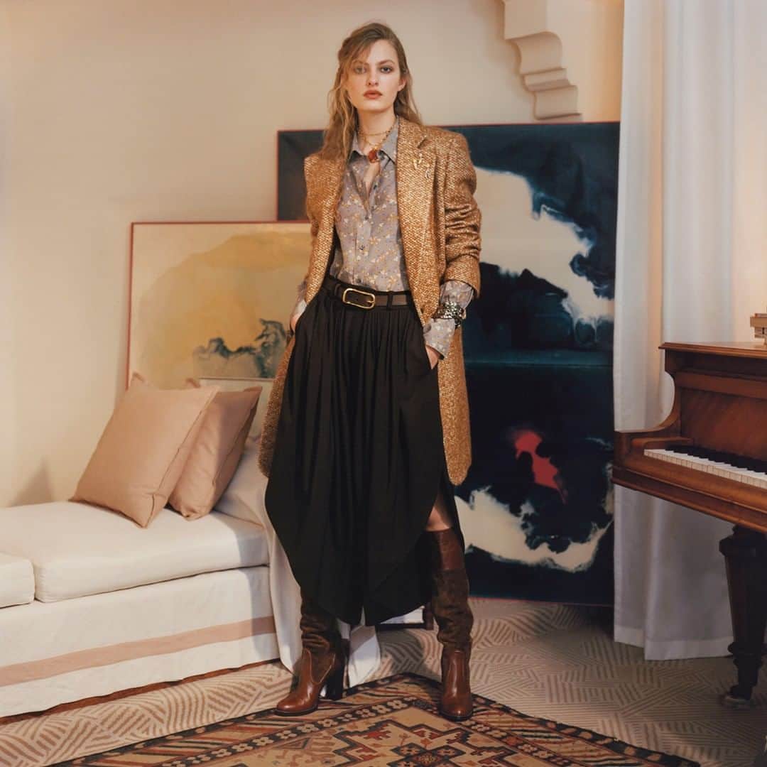 Chloéさんのインスタグラム写真 - (ChloéInstagram)「Mix and match tailored and romantic pieces from the #CHLOEfall20 collection to create your own polished statement  Shop new arrivals in boutiques and on chloe.com  #CHLOEgirls #CHLOE」7月10日 0時00分 - chloe