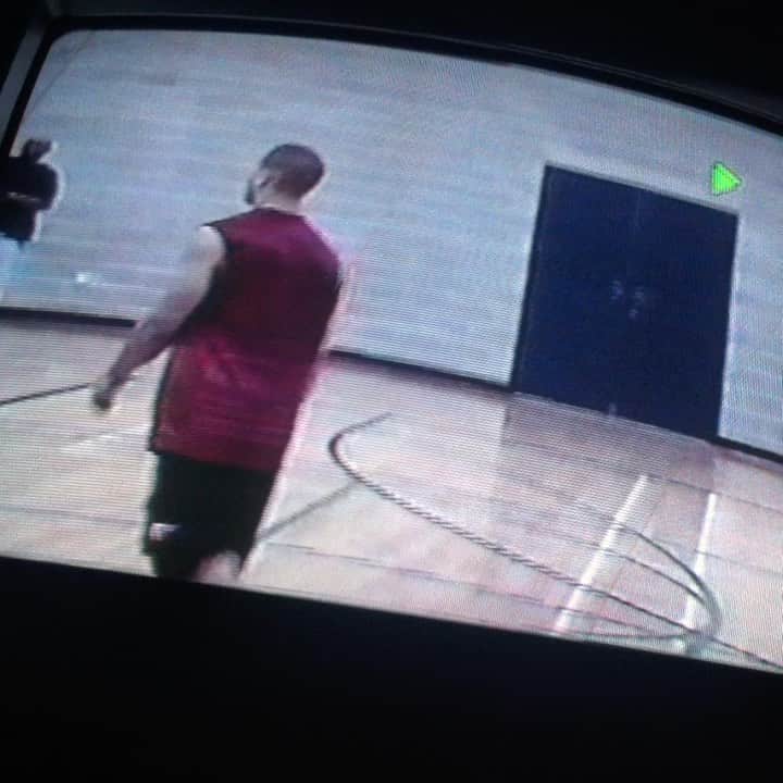 Phil Heathのインスタグラム：「Ok here’s an old video which I never posted before. The time is summer of 2000 and I’m 20 years old playing some pickup at Tukwila Rec Center with @chris_w206 @iamkeithwheeler @coach_dking and @waltpwash. Keith was filming so I told him “watch this shit” and the rest is history haha. You could see my confidence back then as many wouldn’t expect me to have bounce like dat.   Oh and this was filmed off an High-8 to VHS watched on my broke ass tv screen so you know I was definitely living the poor college life haha. I unfortunately don’t have much more footage but maybe @chris_w206 who always filmed shit will dig up some more for you guys. Anyway, here’s my #tbt from 20yrs back. Enjoy the windmill haha. #PhilHeath #young #basketball #WaitPhilCouldDunk 😂🤣💪🏽」