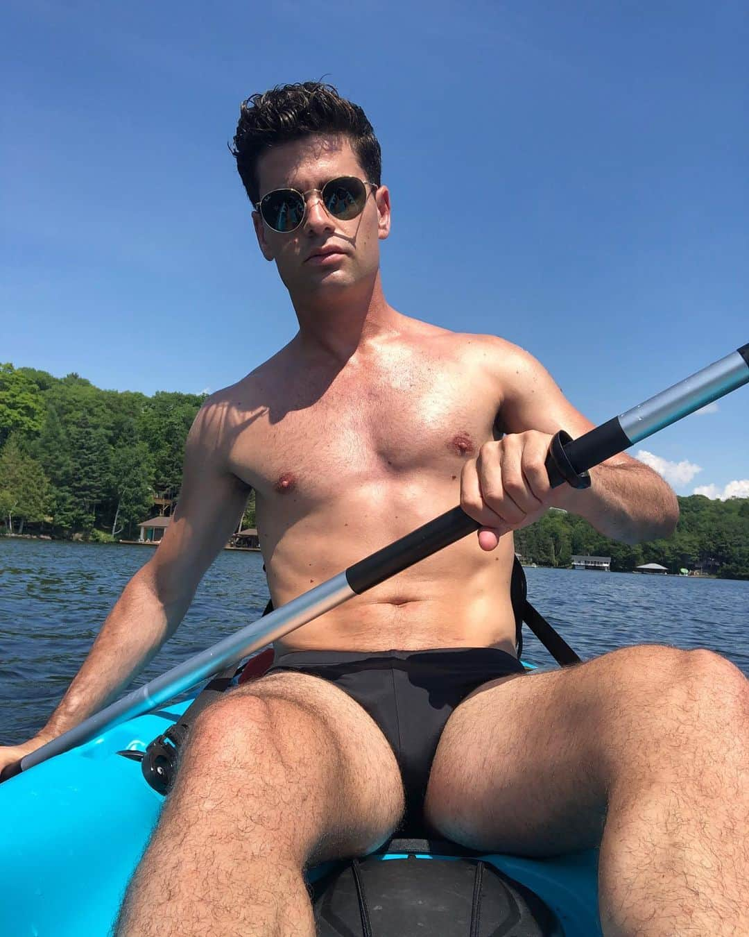 ハビエル・ラジャのインスタグラム：「Kayaking 😎」