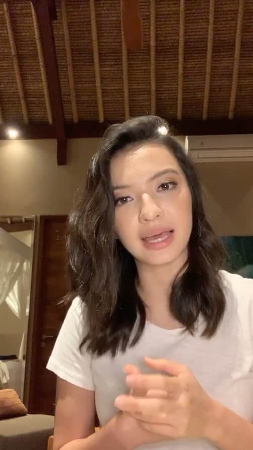 ラライン・シャーのインスタグラム：「#WellnessWednesday semalam seputar #anxiety dan bagaimana menciptakan rutinitas untuk diri kita masing masing selama pandemi dan the “new normal “ ini bisa membantu membuat kita lebih sehat jasmani dan rohani. Sekedar berbagi pengalaman dan pengetahuan saya pribadi. Niat saya adalah agar kita bisa saling support dan mempunyai kesadaran akan hal hal terkait kesehatan kita .Bagaimana perubahan kecil di rutinitas kita bisa mempunyai dampak yang besar utk keseharian kita. Terimakasih teman teman yang sudah berkontribusi lewat menjawab pertanyaan pertanyaan saya di instastory minggu ini. I really enjoyed your kind sharing of your habits and routines! It was funnily enough,quite entertaining! Ini membuat saya lebih percaya diri bahwa ini relevan dan penting. Saya memulai ini dari hati dan menurut filosofi hidup yang saya panut.🌈❤️ “Do what you can. Start where you are. Use what you have.” #WellnessWednesday #wecanalwaysdobetter」