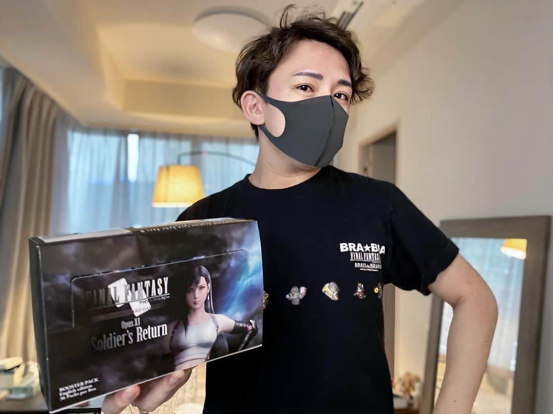カブキンのインスタグラム：「趣味はカードゲームです 何か文句でも？  #FFTCG  #婚活  #婚活youtuber  #finalfantasy  #花粉で目が赤い  #カメラマンは嫁」