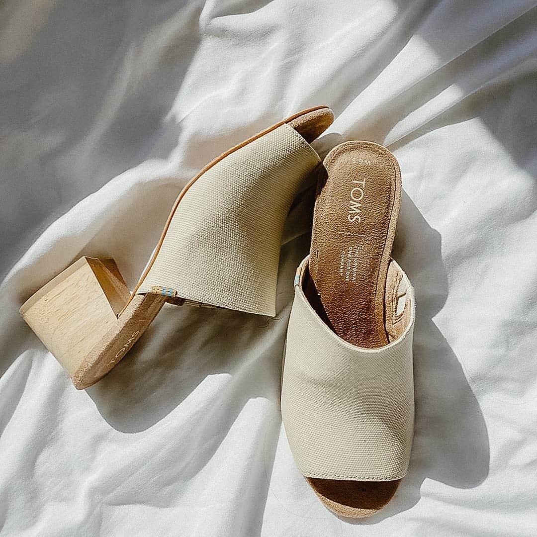 トムズシューズのインスタグラム：「Your closet's already thanking you. // #regram: @alinaa.gutierrez」