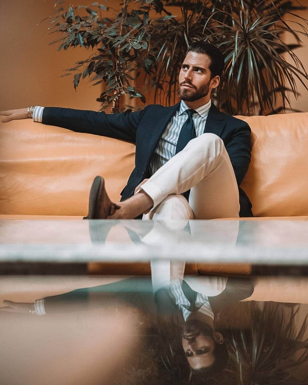 ハケットのインスタグラム：「Whatever today has in store for you, do it in style. Take note of @carlos_domord laid-back take on tailoring. To shop his look and more of this season’s classics, head to the link in our bio. #STAYHackett」