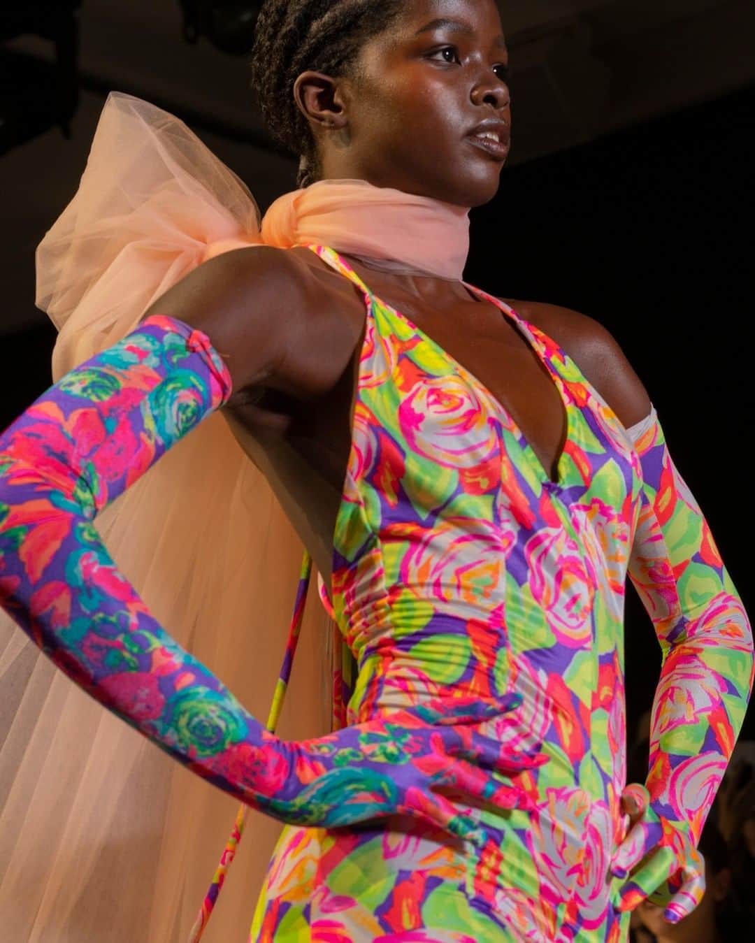 Fashion Weekのインスタグラム：「Giving us fashion with a capital F: @christopherjohnrogers. The rising design star won the 2019 @CFDA/Vogue Fashion Fund, has dressed First Lady @michelleobama and has been worn by music icons @lizzobeeating, @badgalriri and @cardib — all at the age of just 26-years-old. Find more from the designer's latest collection at @christopherjohnrogers.⁠ ⁠ Pictured here, a look from @christopherjohnrogers' #NYFW September 2019 runway.」