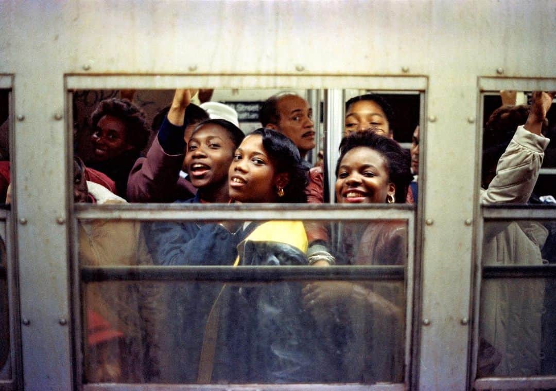 AnOther Magazineさんのインスタグラム写真 - (AnOther MagazineInstagram)「Rush hour in New York City, 1988, captured by @jamelshabazz 🚋⁠⠀ ⁠⠀ As featured in the photographer’s new @galeriebenetaschen-published photo book, City Metro, which compiles lively images of the city’s subway and train riders through windows into busy carriages, on platforms, listening to performers or simply commuting in graffiti-decorated subway cars. Link in bio 📲」7月10日 1時34分 - anothermagazine