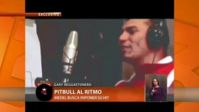 ガリー・メデルのインスタグラム：「Algún día fui cantante...pero de los malos malos 🙈🙈🙈. Más desentonado que Pitbull cantando 😂😂😂... Y ustedes, que han hecho que tiempo después piensan "¿en qué cresta estaba pensando, wn??!!! jajajajajaja #remember #Garemember #NiPaCantanteDeMicros #GorrionDeConchali?? #tbt #2013」