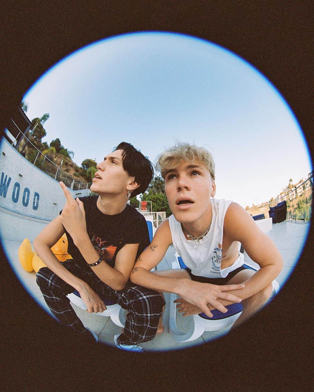 のインスタグラム：「/ WHO IS YOUR FAVORITE MUSIC ARTIST ? 🦋 - • fisheye photos - ✨」