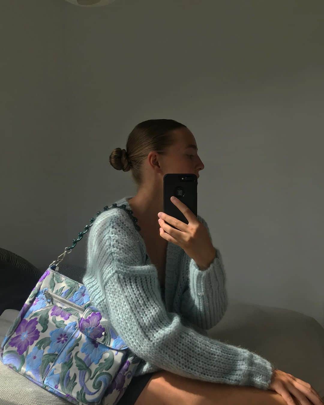 ベア・ハンソンのインスタグラム：「Blue blue 🦋」