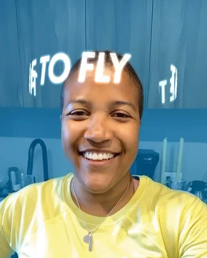 のインスタグラム：「What does #timetofly mean to you?   Use our Instagram effect and record a video of yourself answering that question to enter for a chance to win a pair of the Clifton Edge! Just follow the steps below: ⁣ - Access the HOKA Instagram effect via @hokaoneone and record a video of yourself explaining what #timetofly means to you⁣ ⁣ - Save your video and post it to your Instagram feed with the hashtag #timetofly and tag @hokaoneone and three friends ⁣ ⁣ - Winners will be selected each week⁣ ⁣ Terms and Conditions at our link in bio.  📸 HOKA Global Athlete Ambassador @alisonmdesir and HOKA @naz_elite Athlete @danishani​」