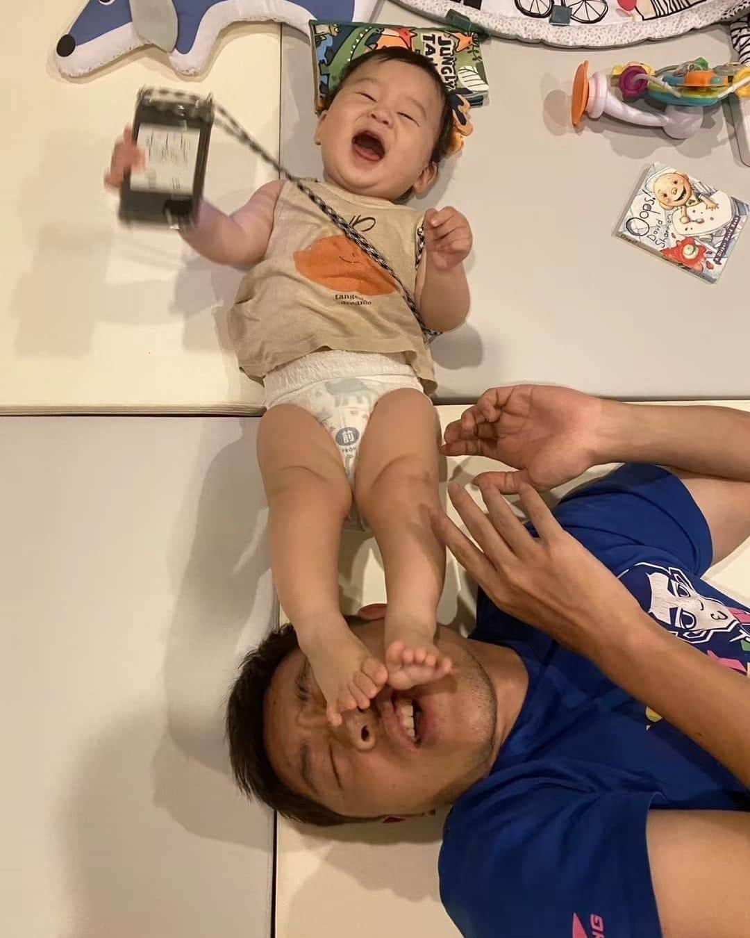 ITTF Worldさんのインスタグラム写真 - (ITTF WorldInstagram)「When you are 🌎 number 2 but still lose to your kid 😂  Xu Xin setting the tone for all fathers out there 🥰🥰」7月10日 2時00分 - wtt