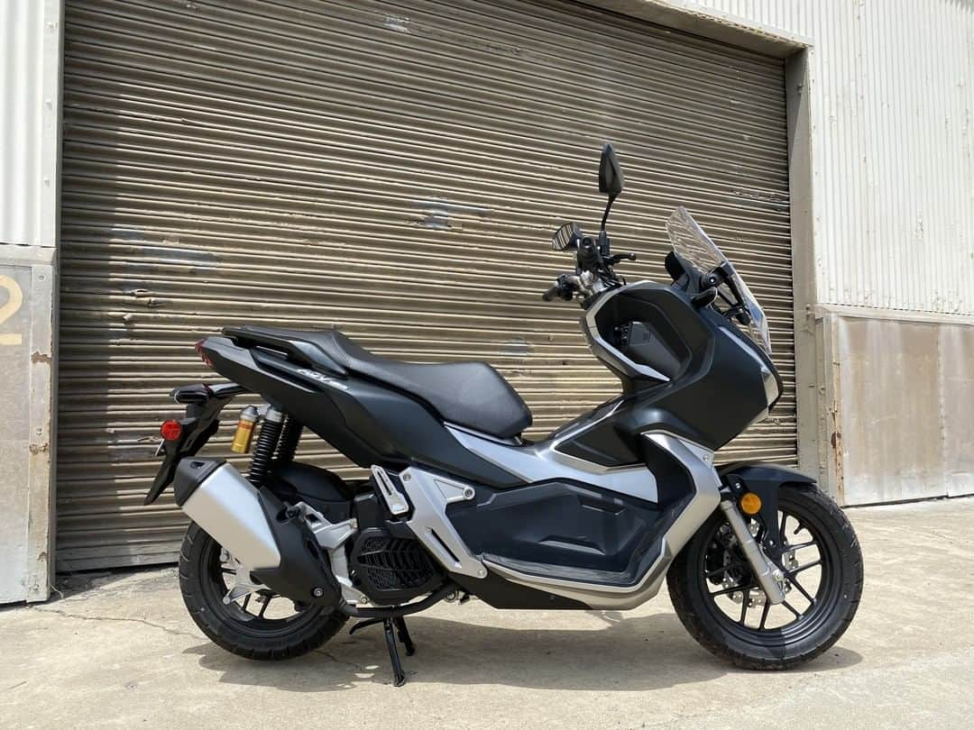 Honda Powersports USさんのインスタグラム写真 - (Honda Powersports USInstagram)「2021 ADV150  An enjoyable, distinctive machine that’s ready for anything, whether it be a lighthearted variation on the campus commute or a trip down the local back road. #adv150 #betteronahonda」7月10日 2時00分 - honda_powersports_us