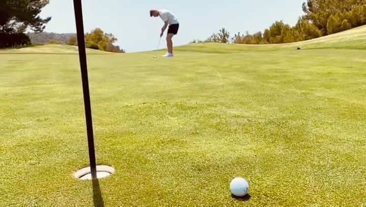 ティモ・ヴェルナーのインスタグラム：「Wait for it... ⛳️🎯😂」