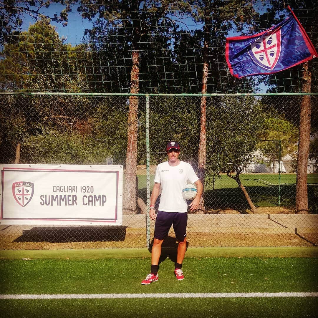 のインスタグラム：「Felice di questa collaborazione con il @cagliaricalcio, ancora più bello poterlo fare qui al @voi_tankavillage.. #sardegna #villasimius #voitankaresort #summer #calcio #passione」