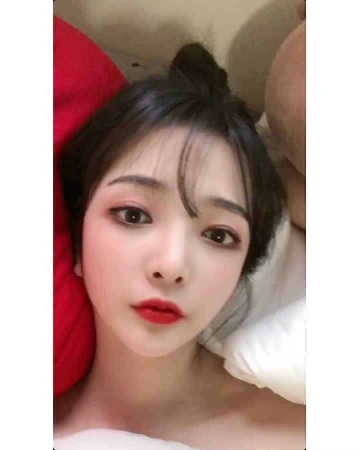 ユジョン のインスタグラム：「요즘 좋아🌹 #gby #tiktok #facezooming」