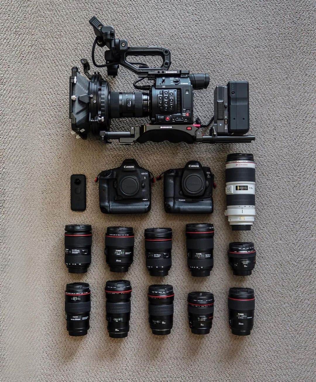 Steve Bitangaのインスタグラム：「My whole career in being a Photographer & Videographer Canon has always been my go to brand because of its reliability & quality. I’ve been patiently waiting for new cameras to be launched and finally @canonusa is officially launching the Canon R5 & R6. I’m replacing my 5D Mk IV with a Canon R6 & I’m adding the Canon R5 to the family! Let me know which camera you would pick for yourself and why? Canon R5 or Canon R6? Let me know in the comments.」