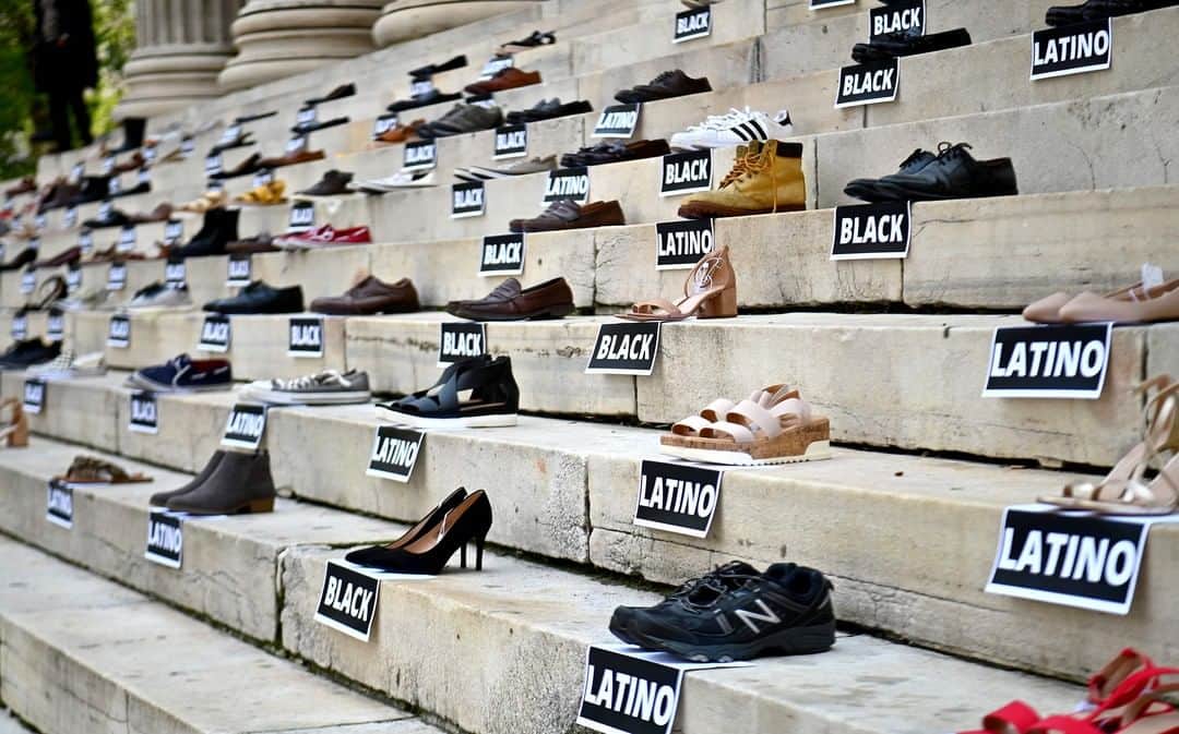 NBC Newsさんのインスタグラム写真 - (NBC NewsInstagram)「101 pairs of shoes and a casket are laid out during a vigil to honor the 101 shooting victims of gun violence over the past week throughout New York City.⁠ ⁠ Over 1,500 people have been shot in Chicago, almost 900 in Philadelphia, and more than 500 in New York City so far in 2020 — all up significantly from the same time last year.⁠ ⁠ The surge in shootings has been particularly painful for communities of color, which have disproportionately endured the weight of the COVID-19 crisis, the economic recession and social unrest following the death of George Floyd in police custody in Minneapolis in May.⁠ ⁠ Tap the link in our bio to read more.⁠ ⁠ 📷 Angela Weiss / @afpphoto」7月10日 2時40分 - nbcnews