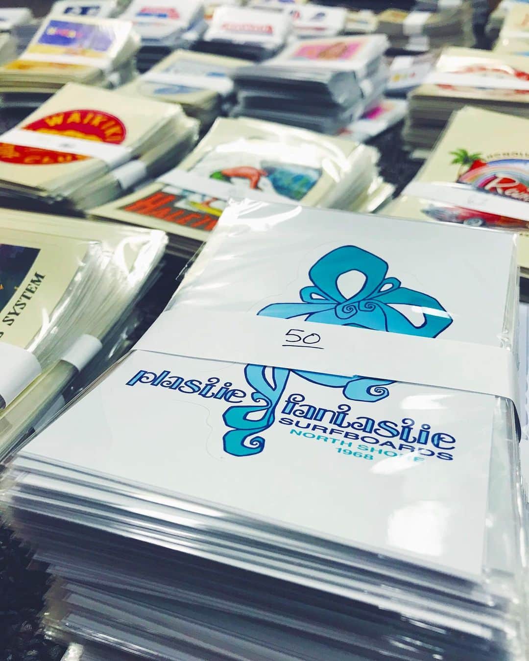 マリブシャツのインスタグラム：「Lots of new sticker options online! Add some to your next web order 😄🤙🏼🌞」