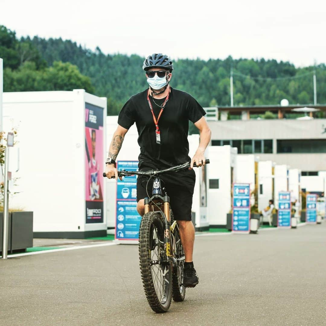 キミ・ライコネンのインスタグラム：「Thanks @husqvarna.bicycles」