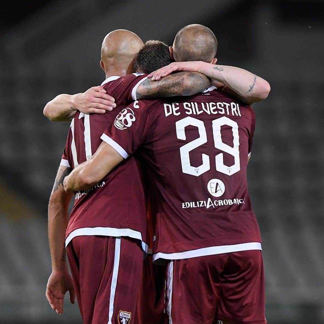 ロレンツォ・デ・シルヴェストリのインスタグラム：「Together! 💪🏻⚽️👏🏻 #TorinoBrescia」
