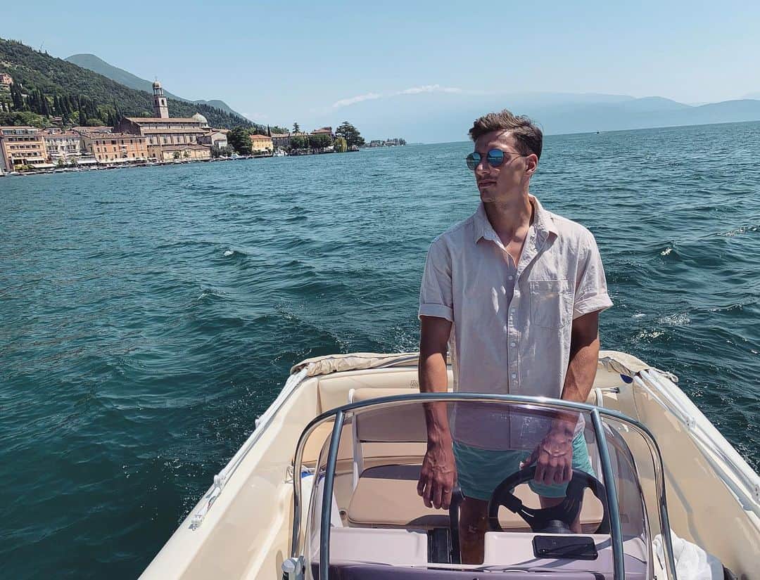 ニコライ・ラップのインスタグラム：「🚤 ☀️」