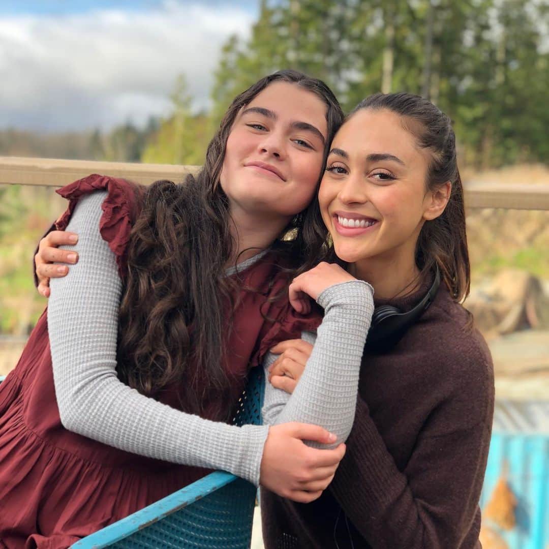 リンジー・モーガンのインスタグラム：「Working with my little star 🌟@lola_flanery 🥑🥑🥑 . . .  HOW GOOD IS SHE GUYS?!」