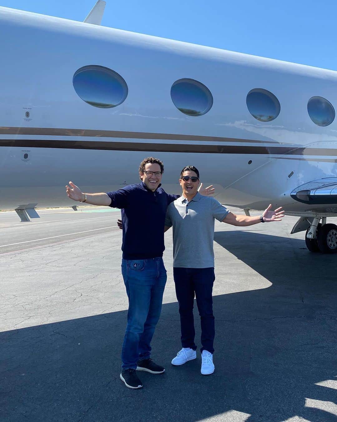 ティモシー・サイクスのインスタグラム：「BIG NEWS: ‬Congratulations to my latest student to cross $1 million in trading profits, the man @rolandwolf86 who started with just $4,000 and joined my trading challenge roughly 3 1/2 years ago and who has already spoken at two of my conferences and even came to Italy with me to celebrate his first $100k+ in profits a few years ago! But now he’s crossed into 7-figure profit territory thanks to all the recent crazy trades we’ve seen lately and most importantly, he’s used his trading profits to build his family their dream home and to help save up for his kids’ college educations too…and that’s what I love the most about trading: how it can not only change your life, but your family’s life too! Please join me in congratulating Roland on this awesome feat, he’s officially my 5th millionaire student (although I have a few more that don’t like talking about it publicly which I have to respect) and I love how humble/hard-working he still is despite all his success, putting in 17-hour study days when he first became my student and now still studying 5-6 hours per day, always working on refining his trading process, while also getting to spend more time with his family during this lockdown. I’m SO excited to see what more he can accomplish in the coming years too...so please congratulate him, learn from his success and click the link in my bio to join my trading challenge as I want to teach more hard-working/dedicated students like Roland! #bigmilestone #sevenfigures #ilovemyjob #proudteacher #twojewcrew #jewjetting」