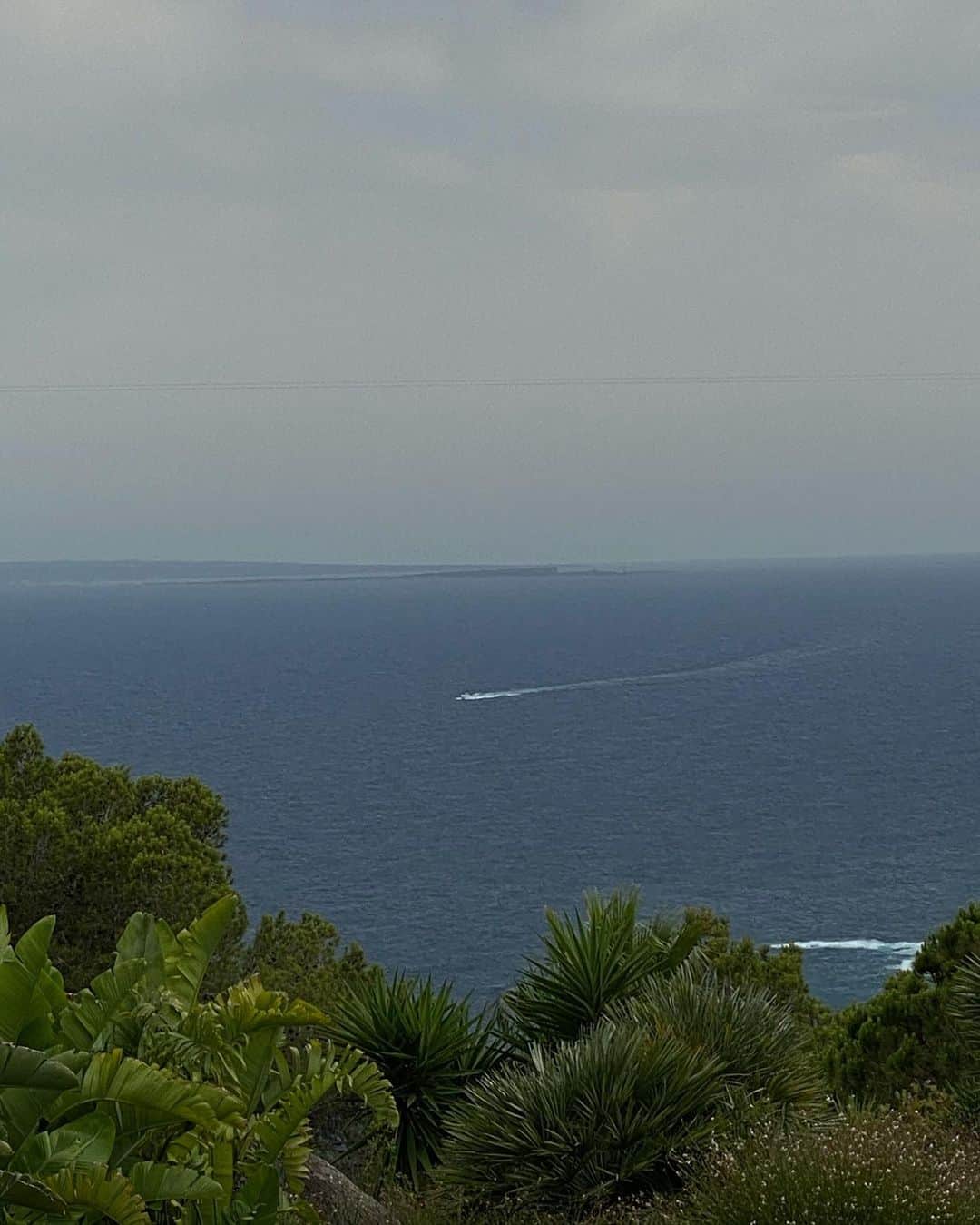Mathilde Goehlerのインスタグラム：「Much needed gloomy day in Ibiza 💙」