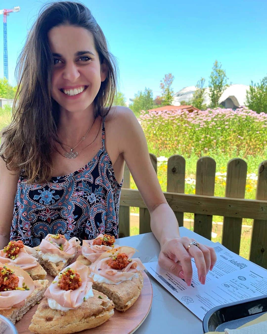ヴァレンティーナ・マルケイのインスタグラム：「☀️🌸🍀 #carbload #focaccia 📸 @nausicaadellorto ♥️」