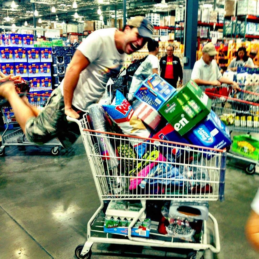 デイン・クックさんのインスタグラム写真 - (デイン・クックInstagram)「#tbt to when going to the grocery store was fun.」7月10日 4時37分 - danecook