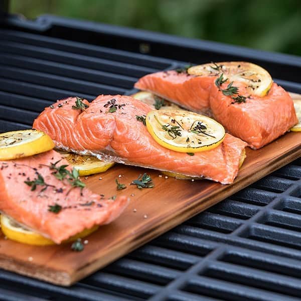 Whole Foods Marketさんのインスタグラム写真 - (Whole Foods MarketInstagram)「Yes, you can whip up delicious, restaurant-worthy salmon, shrimp, scallops and more in your own backyard. Head to our stories for our guide complete with sizzling recipes.」7月10日 4時33分 - wholefoods