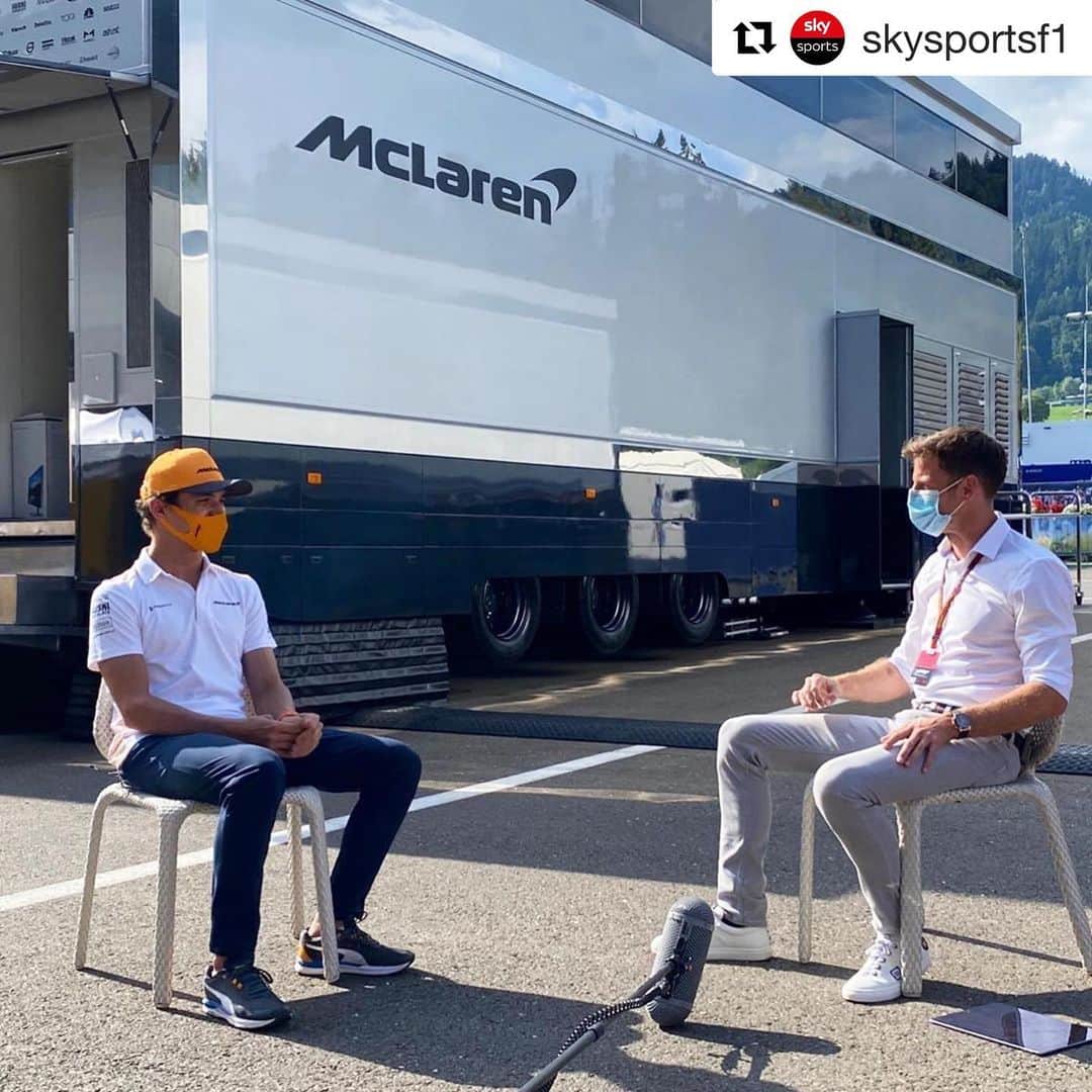 ジェンソン・バトンさんのインスタグラム写真 - (ジェンソン・バトンInstagram)「Just a couple of Somerset boys having a good old chinwag! • • • • • Busy day at the Red Bull Ring 🎥🎤 Catch all of this on our build-up to the Styrian GP this weekend! 🇦🇹 .  #SkyF1 #F1 #Formula1 #AustriaGP #StyriaGP #Austria」7月10日 4時35分 - jensonbutton