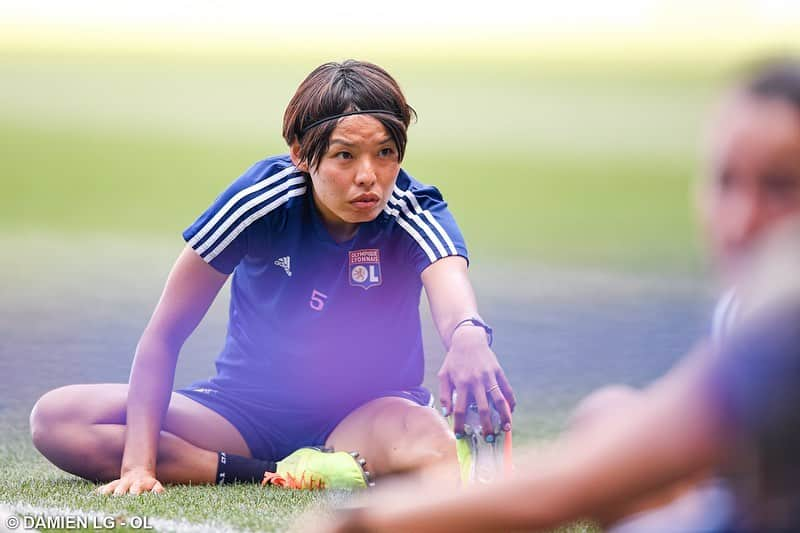 熊谷紗希さんのインスタグラム写真 - (熊谷紗希Instagram)「Rentrer à la maison @groupamastadium ⚽️🙌🏻 On va continuer bien préparer 💪🏻 @ol #teamol#🔴🔵 📸 @damienlgphoto」7月10日 4時42分 - kumagai1017