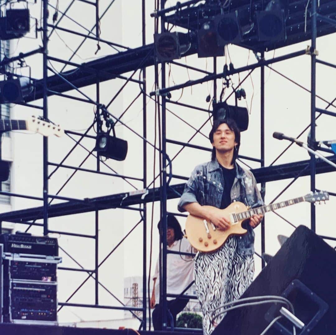 増崎孝司のインスタグラム：「偶然見つけた30年以上前 🤣🤣🤣  経年変化がヤバい😂  Greco LP w/Mesa boogie」