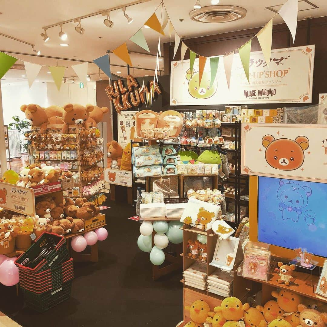 名古屋パルコさんのインスタグラム写真 - (名古屋パルコInstagram)「【POP UP SHOP】西館8階に「リラックマPOP-UP SHOP～わたしの妄想リラックマ～」が期間限定オープン🐻🐤💕﻿ ﻿ かわいくてやさしく癒される仲間が大集合🤗﻿ ﻿ 「がんばったね」「かわいいね」﻿ いつもダラダラしているリラックマがたまにこんな事言ってくれたらそのギャップに心がくすぐられちゃうかもしれない。﻿ あれ？よく見るとなんだかキリッとしているような・・・﻿ このリラックマは「わたし」にしか見えない﻿ 「わたしの妄想リラックマ」﻿ ﻿ 開催期間:7月10日（金）～7月26日（日）﻿ ﻿ 会場でのお買い上げ額に応じて会場限定ノベルティをプレゼント🎉﻿ ・3,000円(税抜)以上→ダイカットステッカー(A)﻿ ・10,000円(税抜)以上→マグカップ(B)﻿ ﻿ SHOPについて詳しくはこちら💁🏻‍♀️💁🏻‍♂️﻿ https://www.village-v.co.jp/news/item/6914﻿ ﻿ #リラックマ #コリラックマ #キイロイトリ #たれぱんだ #にゃんにゃんにゃんこ #こげぱん #アフロ犬　﻿ #villagevanguard_official #ヴィレッジヴァンガード #ヴィレヴァン #名古屋パルコ #名古屋PARCO #nagoyaparco #名古屋 #nagoya #栄 #矢場町」7月10日 14時46分 - parco_nagoya_official