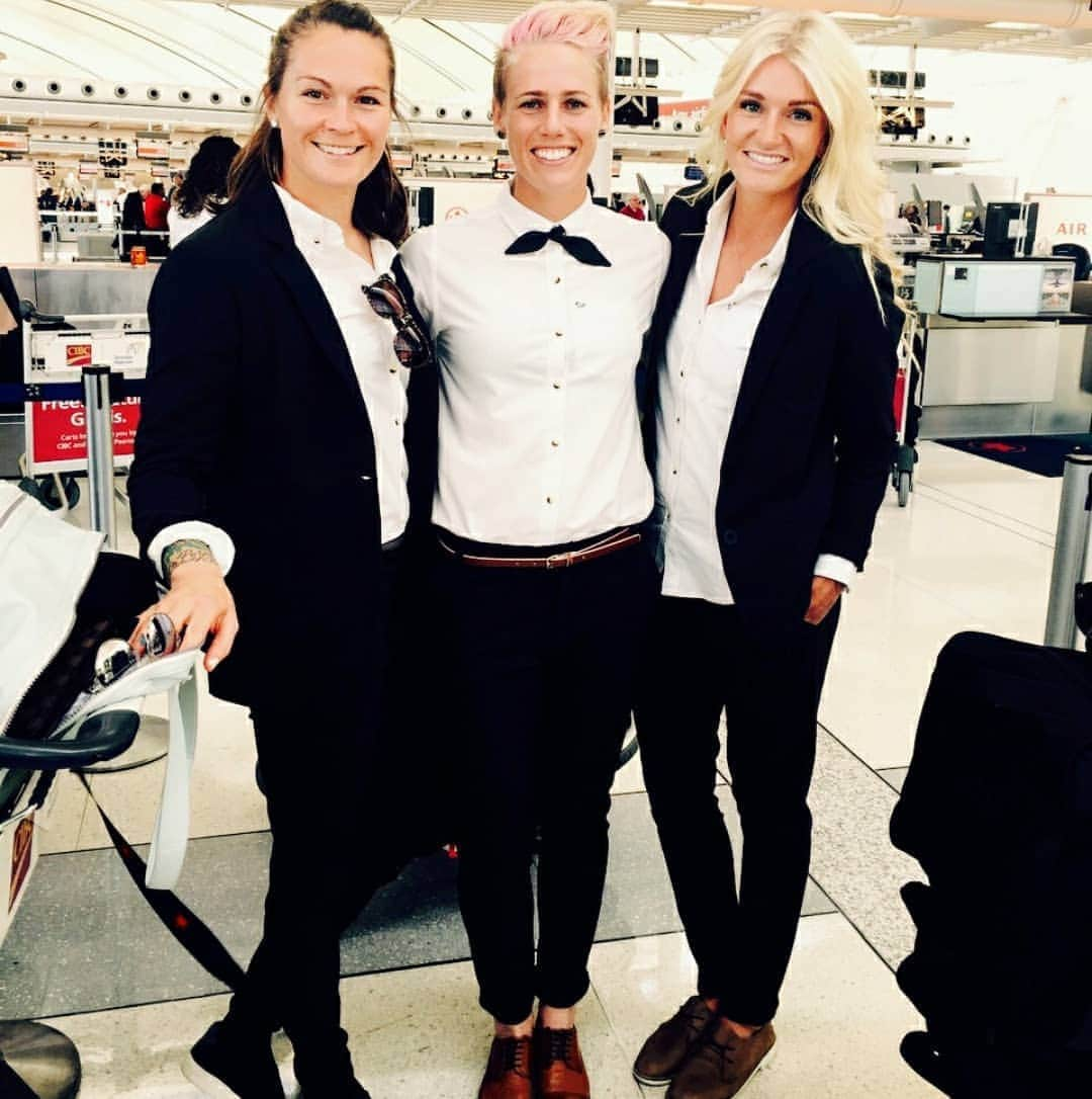 ソフィー・シュミットのインスタグラム：「Throwback to these snazzy suits from our home World Cup '15 courtesy of @peaudeloup  Loved this Outfit!!! And love these ladies! . .」