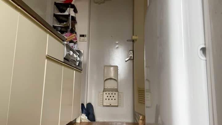 岡下雅典のインスタグラム：「今日は雨降ってなかった⛅️ので 久しぶりに家の周りをジョギングしてきた〜🏃‍♂️✨😁 30分くらいしか走ってないのに疲れたぁー😫💦 家着いた頃にはもうヘトヘトで死んだ😰wwww 普段から運動しなきゃな〜😅」