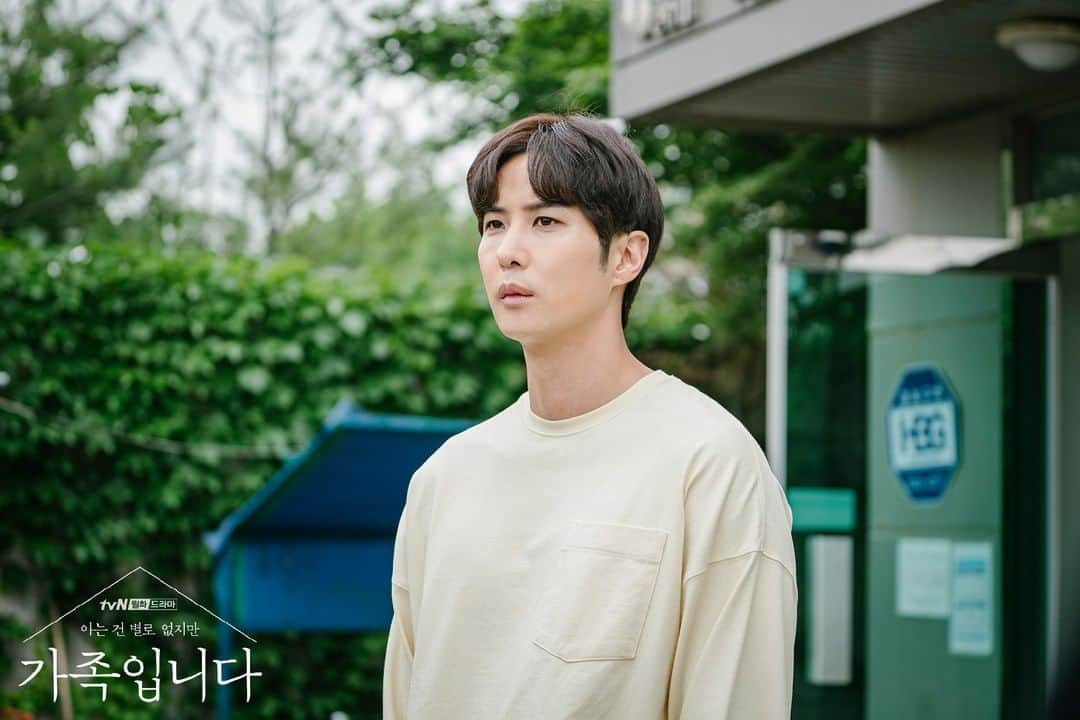 tvN DRAMA【韓国】さんのインスタグラム写真 - (tvN DRAMA【韓国】Instagram)「찬혁이 운전을 못 하는 이유는?! ⠀ 매주 [월화] 밤 9시 방송  월화 9시엔 tvN #tvN #월화드라마 #아는건별로없지만가족입니다 #가족입니다 #한예리 #김지석 #추자현 #정진영 #원미경 #신재하 ⠀ <채널번호 변경안내> LG헬로비전 디지털 TV의 tvN 번호가 3번으로 변경됩니다! (7/1~7/9 지역별 순차 변경 / 의정부 13번 ,목포 4번)」7月10日 15時10分 - tvn_drama