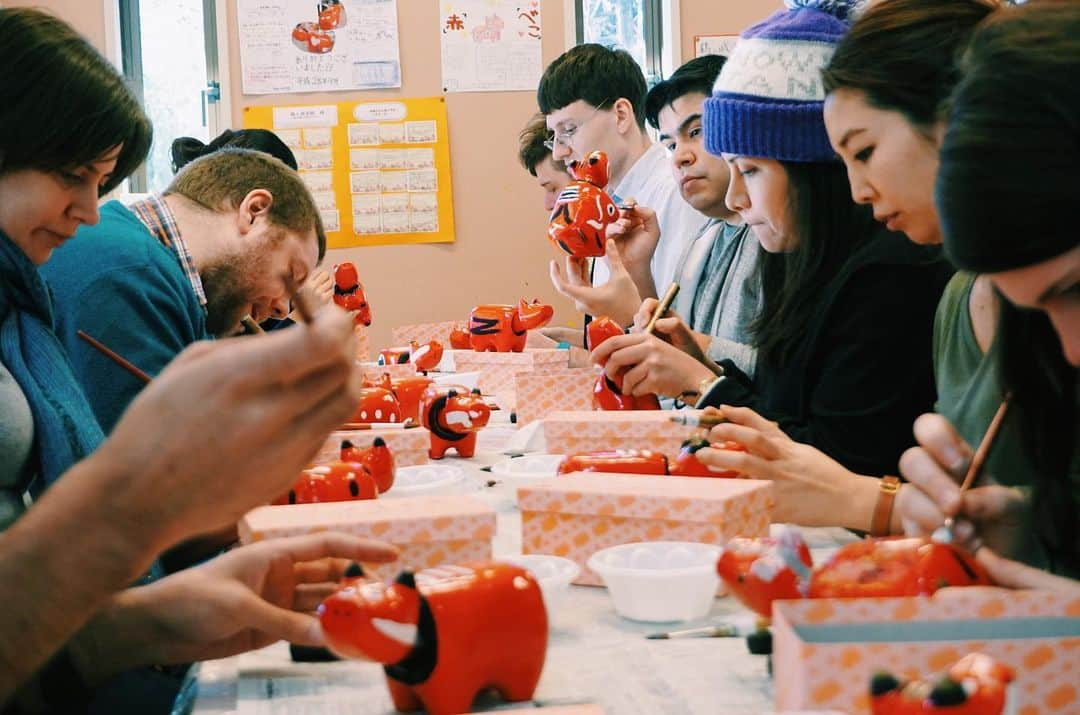 Rediscover Fukushimaさんのインスタグラム写真 - (Rediscover FukushimaInstagram)「Lucky Akabeko Red Cows ❤️ 🐮These cute little guys have been looking out for Fukushima since they first help build Yanaizu’s Enzoji Temple 1000 years ago.  🐮Akabeko cows are the most recognisable symbol of Fukushima, and are painting them is really popular among visitors.  🐮I love taking friends to paint Akabeko (and other zodiac creatures!) when they come to visit. It’s a really fun, calming experience which can be enjoyed by anyone, regardless of age or artistic prowess!  👆🏻Here are some of my favourite creations born at Tsurugajo Kaikan in Aizu-Wakamatsu from over the past 4 years! 👆🏻 If you’ve been there with me, perhaps your photo is in here too....」7月10日 15時24分 - rediscoverfukushima