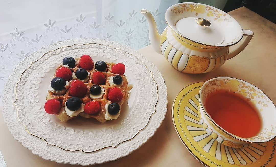 AYUNAさんのインスタグラム写真 - (AYUNAInstagram)「食器が可愛い🍓☕🎵 #表参道カフェ #ルイジュエリーカフェ #カフェ巡り #ルイジュエリー #南青山カフェ #青山カフェ #明治神宮前カフェ #表参道ランチ #salondelouisjewelrycafe #salondelouis #salondelouis2 #louisjewelrycafe」7月10日 15時18分 - ayuna_0404