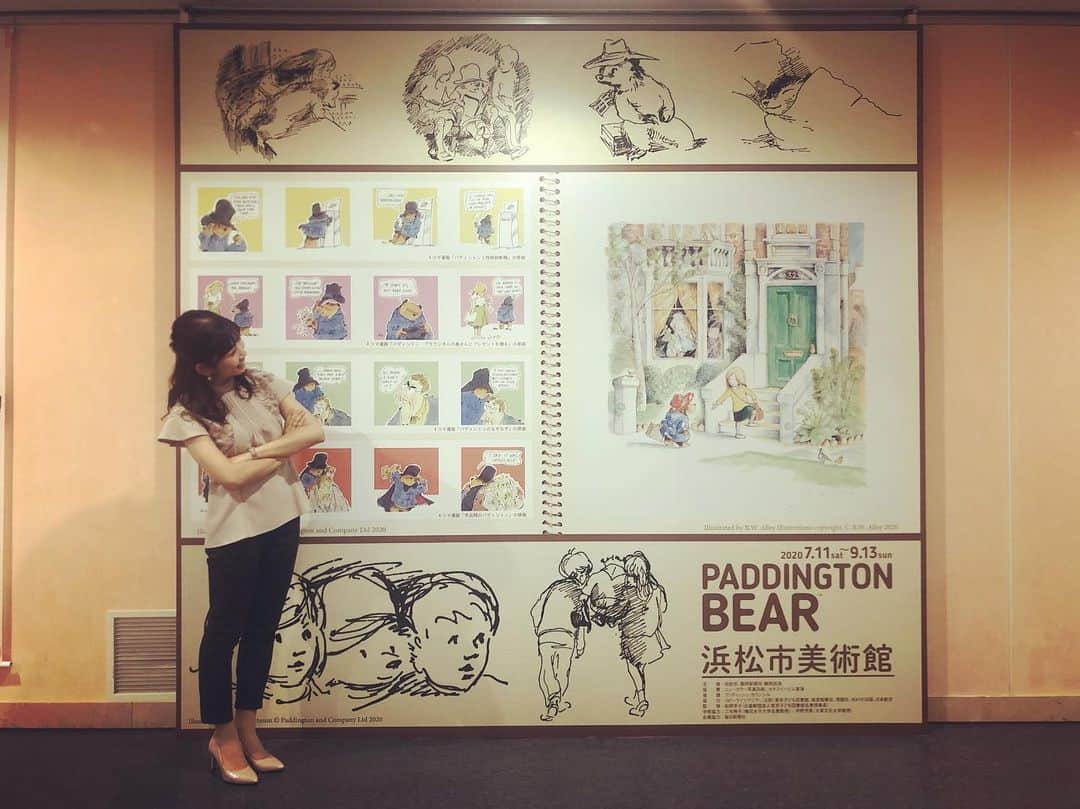 黒田菜月さんのインスタグラム写真 - (黒田菜月Instagram)「【くまのパディントン展】の開会式の司会をさせていただきました🐻✨ いろんな顔、いろんな姿のパディントンがいますが、みんな“パディントン”なんですって👍 みんな違ってみんないい。それがパディントン。素敵❤️ 可愛くて優しさ溢れるパディントンの世界を、ぜひお楽しみください🥰 フォトスポットもいっぱいです📸❣️ . #くまのパディントン展 #浜松市美術館 @hamamatsushibi」7月10日 15時35分 - nyaaatsuki_krd